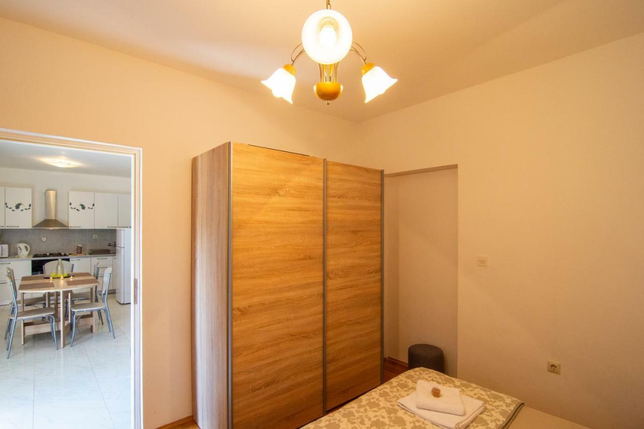 Apartmani Perkovic Gustirna Eksteriør billede